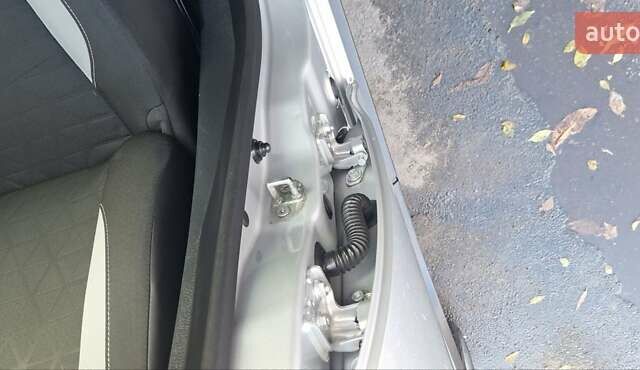 Серый Дачия Sandero StepWay, объемом двигателя 1.5 л и пробегом 191 тыс. км за 8500 $, фото 80 на Automoto.ua