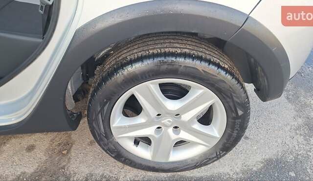 Серый Дачия Sandero StepWay, объемом двигателя 1.5 л и пробегом 191 тыс. км за 8500 $, фото 61 на Automoto.ua