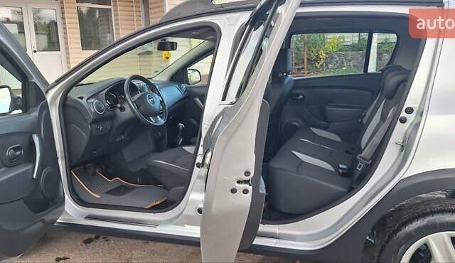 Серый Дачия Sandero StepWay, объемом двигателя 1.5 л и пробегом 191 тыс. км за 8500 $, фото 12 на Automoto.ua