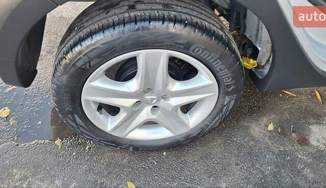 Серый Дачия Sandero StepWay, объемом двигателя 1.5 л и пробегом 191 тыс. км за 8500 $, фото 77 на Automoto.ua