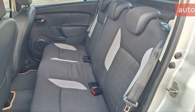 Серый Дачия Sandero StepWay, объемом двигателя 1.5 л и пробегом 191 тыс. км за 8500 $, фото 58 на Automoto.ua