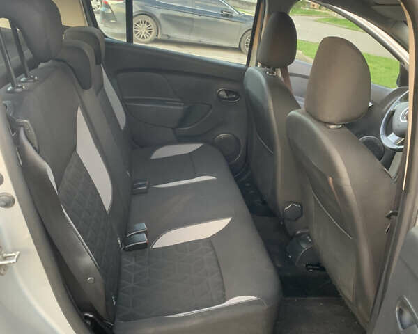 Серый Дачия Sandero StepWay, объемом двигателя 1.5 л и пробегом 107 тыс. км за 8750 $, фото 12 на Automoto.ua