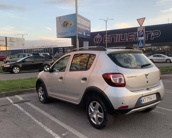 Серый Дачия Sandero StepWay, объемом двигателя 1.5 л и пробегом 107 тыс. км за 8750 $, фото 2 на Automoto.ua