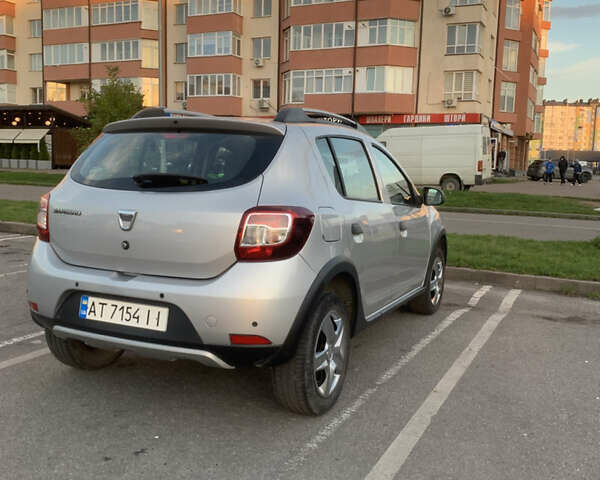 Серый Дачия Sandero StepWay, объемом двигателя 1.5 л и пробегом 107 тыс. км за 8750 $, фото 3 на Automoto.ua