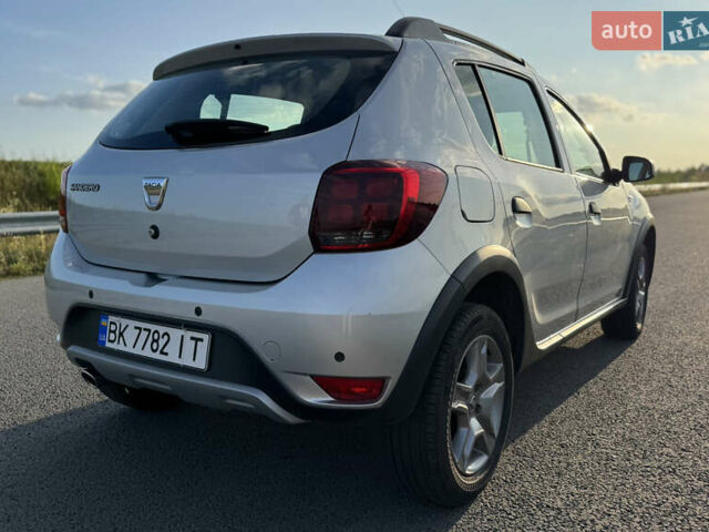 Серый Дачия Sandero StepWay, объемом двигателя 1.5 л и пробегом 130 тыс. км за 9600 $, фото 21 на Automoto.ua
