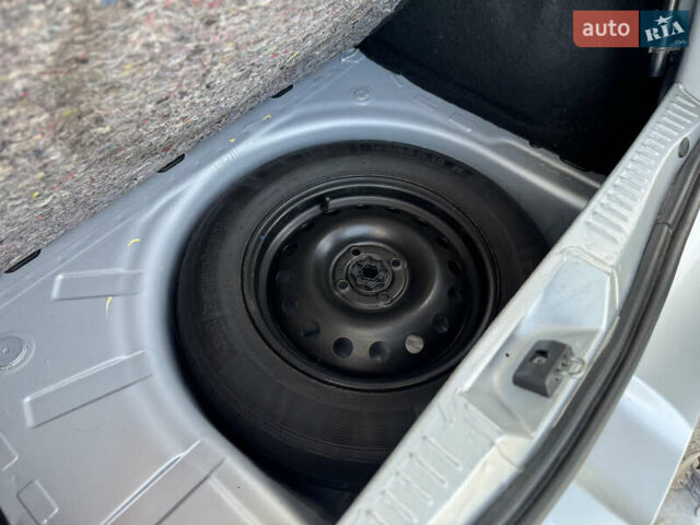 Серый Дачия Sandero StepWay, объемом двигателя 1.5 л и пробегом 130 тыс. км за 9600 $, фото 18 на Automoto.ua