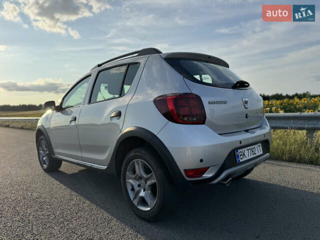 Серый Дачия Sandero StepWay, объемом двигателя 1.5 л и пробегом 130 тыс. км за 9600 $, фото 22 на Automoto.ua