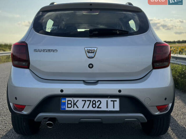 Серый Дачия Sandero StepWay, объемом двигателя 1.5 л и пробегом 130 тыс. км за 9600 $, фото 20 на Automoto.ua