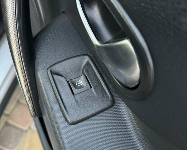 Серый Дачия Sandero StepWay, объемом двигателя 1.5 л и пробегом 130 тыс. км за 9600 $, фото 16 на Automoto.ua