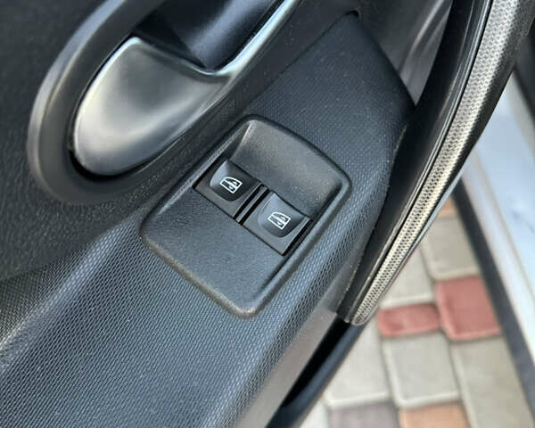 Серый Дачия Sandero StepWay, объемом двигателя 1.5 л и пробегом 130 тыс. км за 9600 $, фото 15 на Automoto.ua