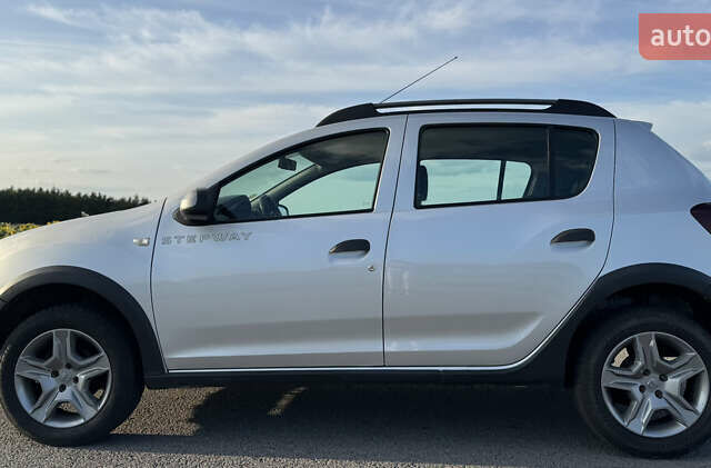 Серый Дачия Sandero StepWay, объемом двигателя 1.5 л и пробегом 130 тыс. км за 9600 $, фото 3 на Automoto.ua