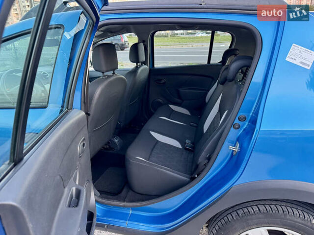 Синий Дачия Sandero StepWay, объемом двигателя 1.5 л и пробегом 219 тыс. км за 7800 $, фото 24 на Automoto.ua