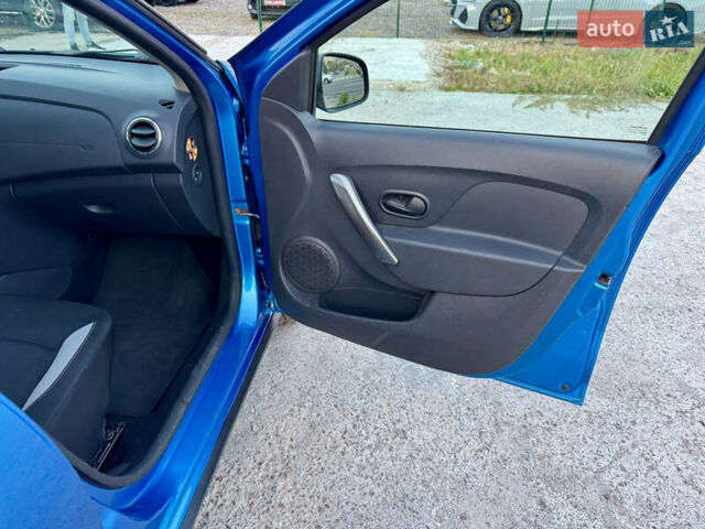 Синий Дачия Sandero StepWay, объемом двигателя 1.5 л и пробегом 219 тыс. км за 7800 $, фото 32 на Automoto.ua