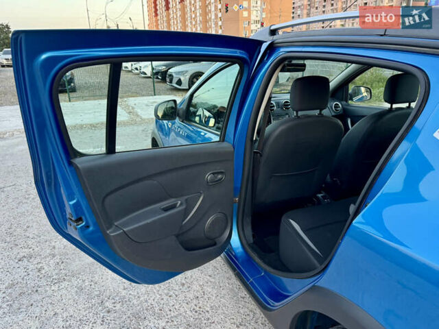 Синий Дачия Sandero StepWay, объемом двигателя 1.5 л и пробегом 219 тыс. км за 7800 $, фото 22 на Automoto.ua