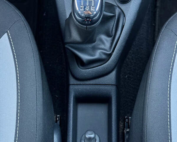 Синий Дачия Sandero StepWay, объемом двигателя 1.5 л и пробегом 219 тыс. км за 7800 $, фото 45 на Automoto.ua