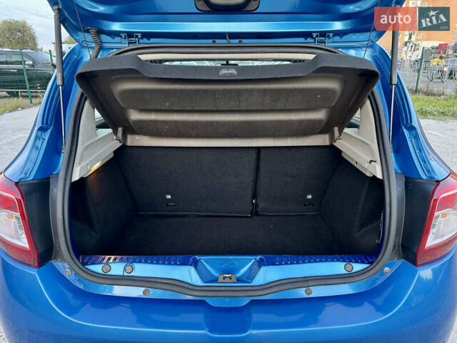 Синий Дачия Sandero StepWay, объемом двигателя 1.5 л и пробегом 219 тыс. км за 7800 $, фото 37 на Automoto.ua