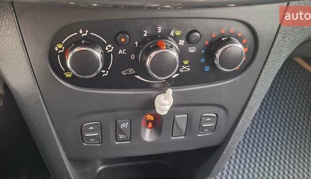 Синій Дачія Sandero StepWay, об'ємом двигуна 1.5 л та пробігом 198 тис. км за 8900 $, фото 140 на Automoto.ua