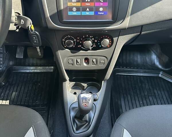 Дачия Sandero StepWay 2016 в Буче на Automoto.ua Синий Дачия Sandero StepWay, объемом двигателя 0 л и пробегом 91 тыс. км за 7700 $, фото 25 на Automoto.ua