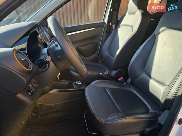 Белый Дачия Spring, объемом двигателя 0 л и пробегом 27 тыс. км за 9150 $, фото 33 на Automoto.ua