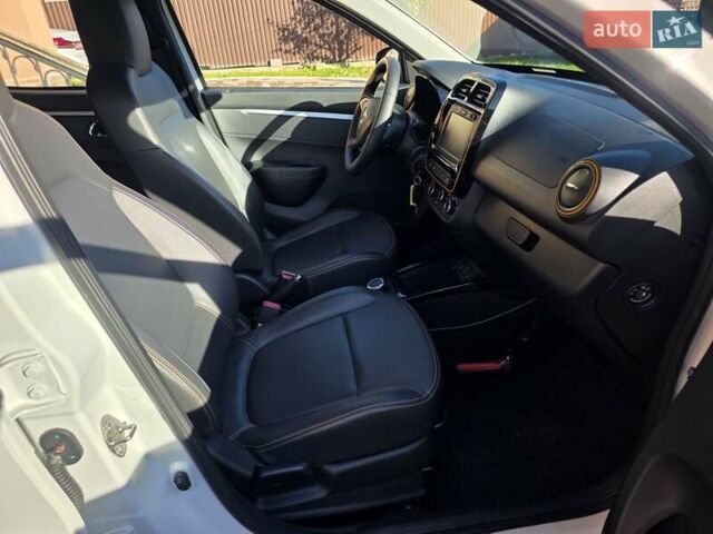 Белый Дачия Spring, объемом двигателя 0 л и пробегом 27 тыс. км за 9150 $, фото 26 на Automoto.ua