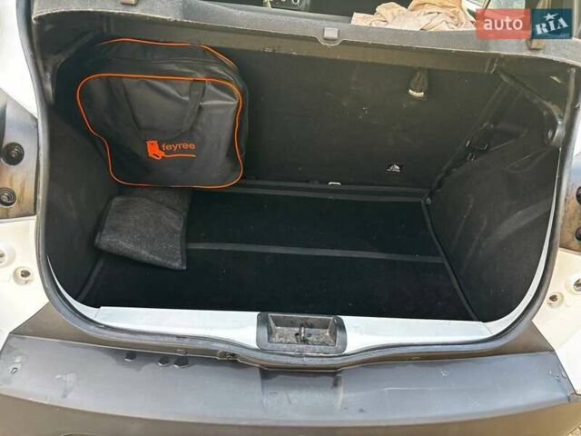 Белый Дачия Spring, объемом двигателя 0 л и пробегом 60 тыс. км за 5900 $, фото 1 на Automoto.ua