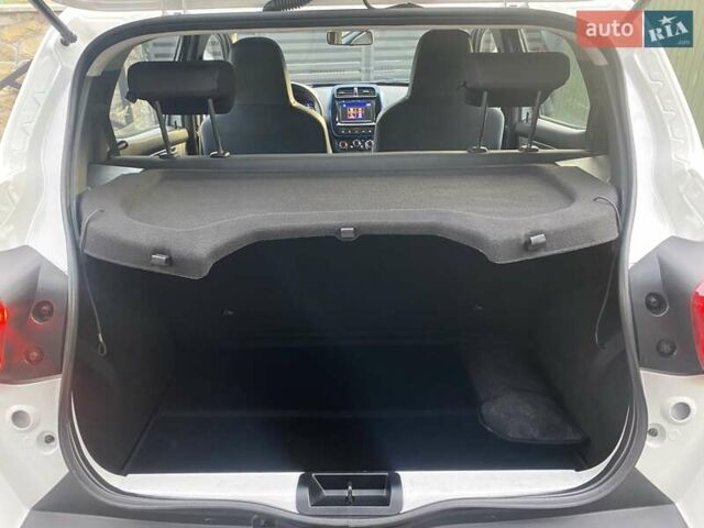 Білий Дачія Spring, об'ємом двигуна 0 л та пробігом 27 тис. км за 8900 $, фото 52 на Automoto.ua