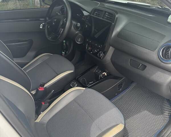 Белый Дачия Spring, объемом двигателя 0 л и пробегом 27 тыс. км за 9500 $, фото 10 на Automoto.ua