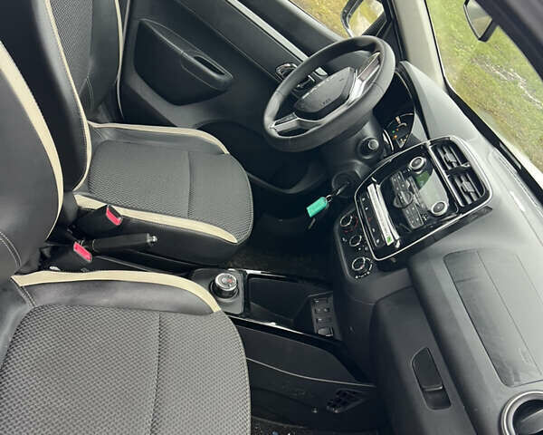 Белый Дачия Spring, объемом двигателя 0 л и пробегом 38 тыс. км за 6900 $, фото 8 на Automoto.ua