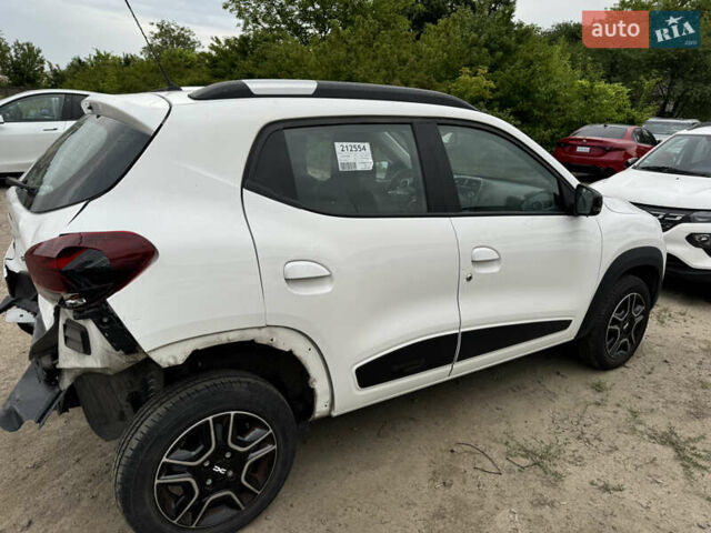 Белый Дачия Spring, объемом двигателя 0 л и пробегом 29 тыс. км за 5799 $, фото 5 на Automoto.ua
