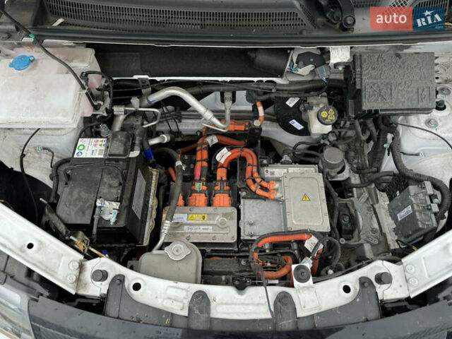 Белый Дачия Spring, объемом двигателя 0 л и пробегом 29 тыс. км за 5799 $, фото 16 на Automoto.ua