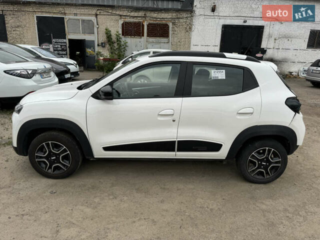 Белый Дачия Spring, объемом двигателя 0 л и пробегом 29 тыс. км за 5799 $, фото 1 на Automoto.ua
