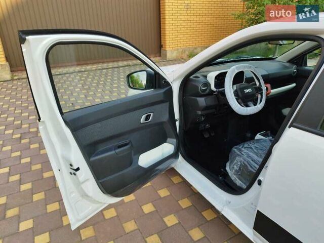 Белый Дачия Spring, объемом двигателя 0 л и пробегом 1 тыс. км за 17000 $, фото 9 на Automoto.ua