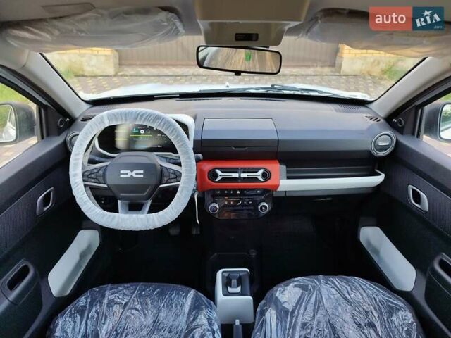 Белый Дачия Spring, объемом двигателя 0 л и пробегом 1 тыс. км за 17000 $, фото 13 на Automoto.ua