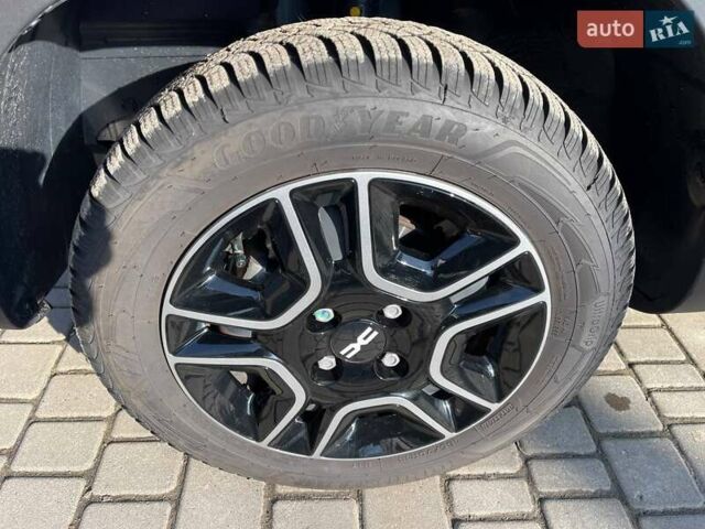 Черный Дачия Spring, объемом двигателя 0 л и пробегом 5 тыс. км за 12700 $, фото 23 на Automoto.ua