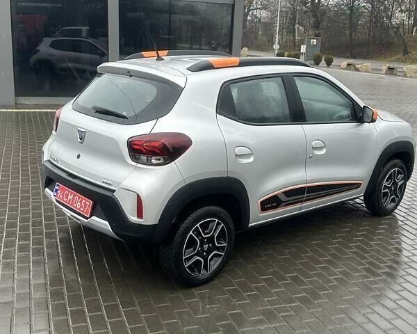 Серый Дачия Spring, объемом двигателя 0 л и пробегом 33 тыс. км за 8499 $, фото 4 на Automoto.ua