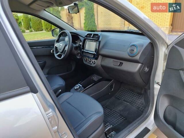 Серый Дачия Spring, объемом двигателя 0 л и пробегом 3 тыс. км за 9000 $, фото 13 на Automoto.ua