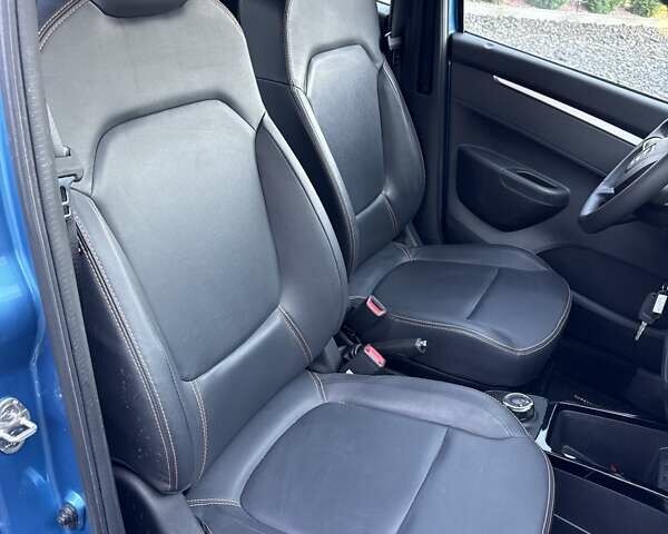 Синий Дачия Spring, объемом двигателя 0 л и пробегом 30 тыс. км за 6800 $, фото 23 на Automoto.ua