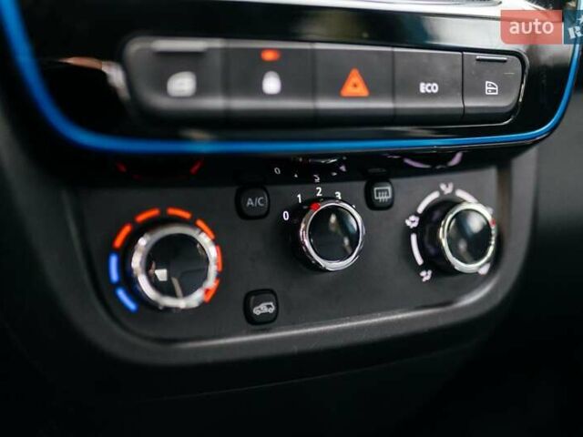 Синий Дачия Spring, объемом двигателя 0 л и пробегом 30 тыс. км за 9399 $, фото 10 на Automoto.ua