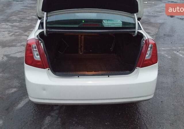 Белый Дэу Джентра, объемом двигателя 1.5 л и пробегом 240 тыс. км за 3555 $, фото 5 на Automoto.ua