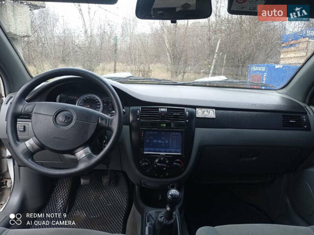 Білий Деу Джентра, об'ємом двигуна 1.49 л та пробігом 250 тис. км за 3800 $, фото 4 на Automoto.ua