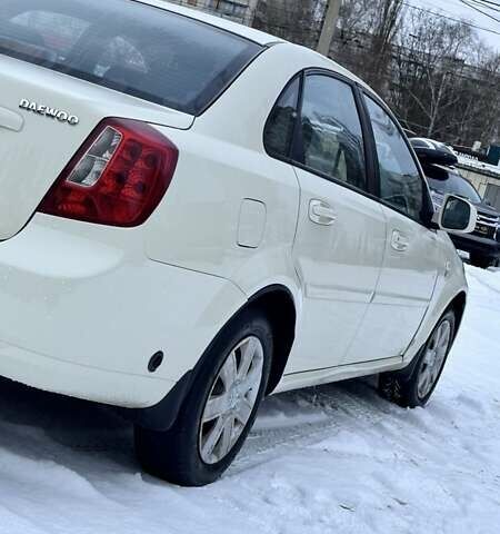 Белый Дэу Джентра, объемом двигателя 1.6 л и пробегом 160 тыс. км за 4600 $, фото 2 на Automoto.ua