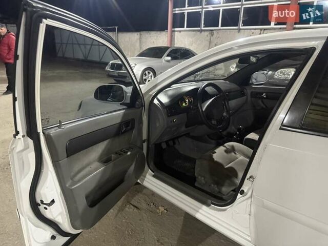 Білий Деу Джентра, об'ємом двигуна 1.49 л та пробігом 200 тис. км за 2999 $, фото 10 на Automoto.ua