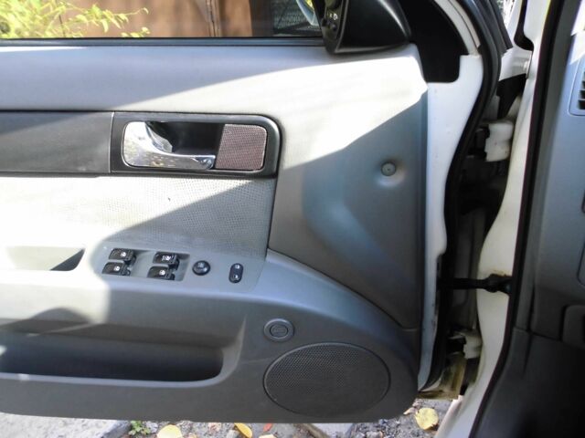 Белый Дэу Джентра, объемом двигателя 1.5 л и пробегом 89 тыс. км за 5900 $, фото 6 на Automoto.ua