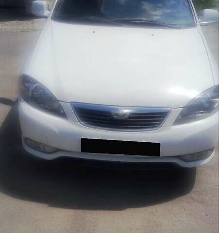 Белый Дэу Джентра, объемом двигателя 1.49 л и пробегом 170 тыс. км за 3300 $, фото 1 на Automoto.ua