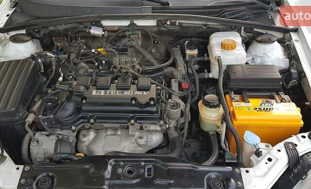 Белый Дэу Джентра, объемом двигателя 1.49 л и пробегом 143 тыс. км за 5000 $, фото 6 на Automoto.ua