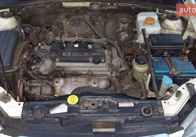 Белый Дэу Джентра, объемом двигателя 1.5 л и пробегом 240 тыс. км за 3555 $, фото 6 на Automoto.ua