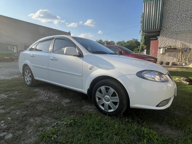Білий Деу Джентра, об'ємом двигуна 1.5 л та пробігом 230 тис. км за 4300 $, фото 2 на Automoto.ua