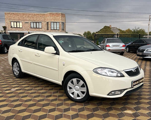 Білий Деу Джентра, об'ємом двигуна 1.49 л та пробігом 26 тис. км за 6800 $, фото 1 на Automoto.ua