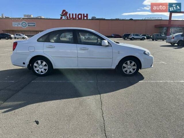 Белый Дэу Джентра, объемом двигателя 1.49 л и пробегом 201 тыс. км за 3900 $, фото 3 на Automoto.ua