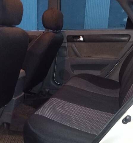 Белый Дэу Джентра, объемом двигателя 1.5 л и пробегом 240 тыс. км за 3555 $, фото 7 на Automoto.ua